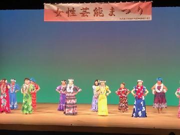 写真：各区会長による「ハワイ音頭」