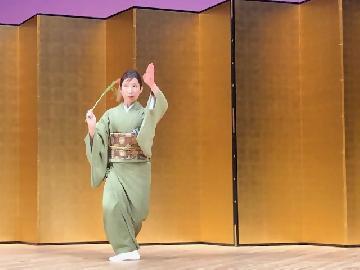 写真：ミニコンサートでの日本舞踊「大和楽古跡の秋」