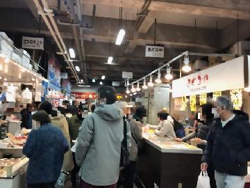 写真：お正月食品を求める人で賑わっていた日比野場外市場「大名古屋食品卸センター」の様子2