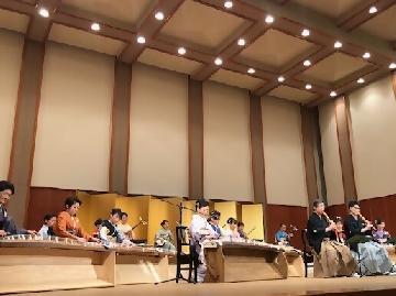 写真：曲目「蓬莱島縁起」の演奏