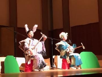 写真：曲目「兎と亀」の演奏
