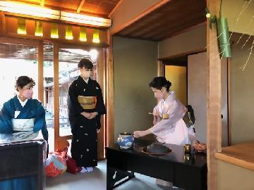 写真：新春を祝う茶の湯の様子
