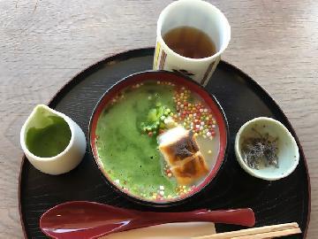 写真：お正月限定メニュー「栗しるこ」の抹茶がけ