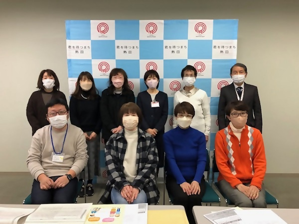 「熱田区手をつなぐ育成会」の皆さんと区長の集合写真