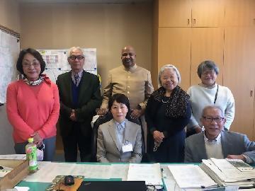 インドからのお客様、恩師や友人と区長との集合写真