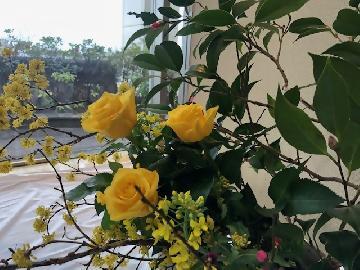 写真：黄色いバラを使った作品