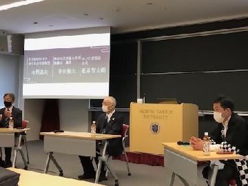 写真：3人のパネリストによる、今後に向けたトークセッションの様子