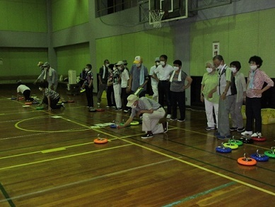 写真：カローリングを楽しむ人達