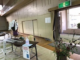 写真：投票所に飾られたお花