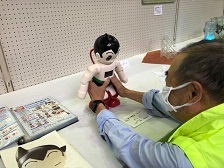 写真：おしゃべりロボットの「アトム君」