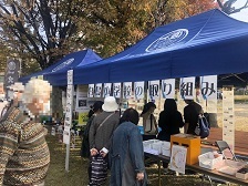 写真：白鳥小学校のブースの外観