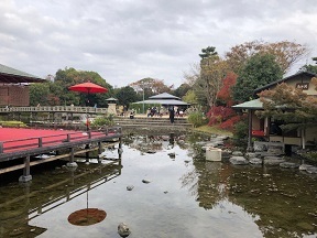 写真：白鳥庭園の中にある「宮の渡し」