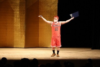 写真：スラムダンクの主人公に扮した新成人君