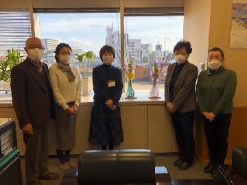 写真：花道連盟の皆さまと加藤区長