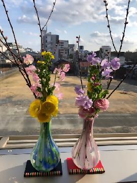 写真：お雛様をイメージした生け花