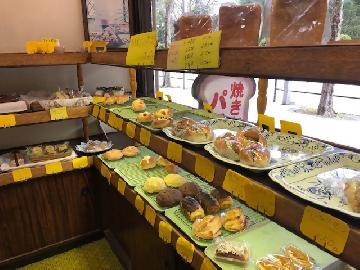 写真：神宮前商店街にあるパン屋さんの店内