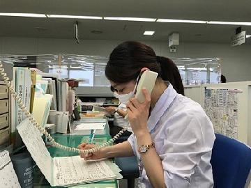 写真：奮闘する保健センター職員2