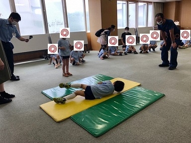 写真：保育園児訓練（マット）
