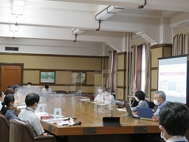 写真：施策提案中