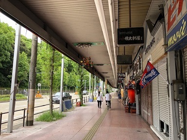 静かな商店街の写真