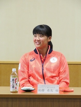 写真：歓談中の後藤選手