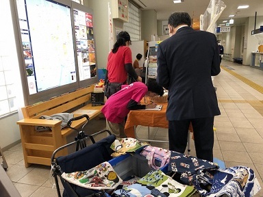 写真：授産製品のお店の様子