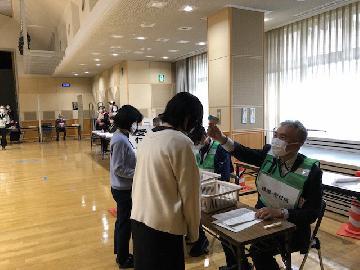 検温、受付の写真