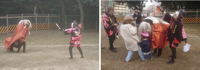 写真：狐に先導される獅子の　舞獅子に噛みつかれる子どもさん