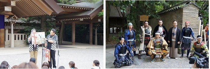 写真：紙芝居による信長の紹介　信長塀の前での記念撮影