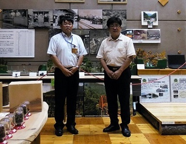 写真：木島副所長さん（左）