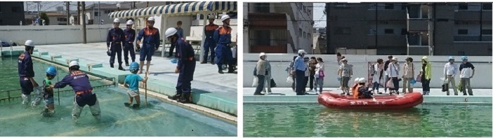 写真：浸水時を想定した歩行訓練　ボートによる避難訓練