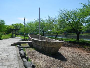 写真：大瀬古公園「船のモニュメント」