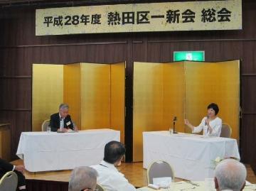 写真：対談の様子1