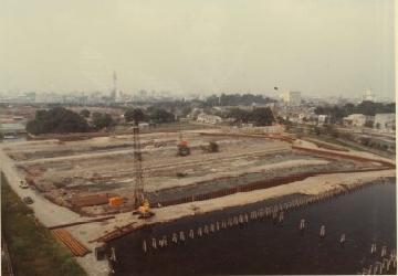 写真：埋立て工事（昭和56年・1981頃　南からの眺望）