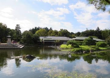 写真：白鳥庭園（清羽亭）