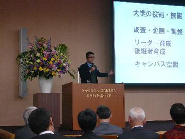 写真：テレビアナウンサー高井一さんの基調講演の様子