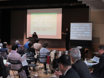 写真:要約筆記及び手話通訳の様子