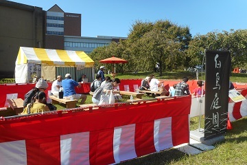 写真:白鳥庭園おもてなし茶席の様子