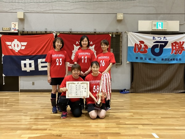 写真:優勝した高蔵学区の皆さん