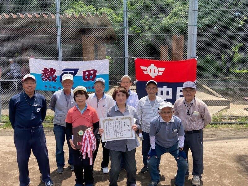 団体準優勝チームの集合写真