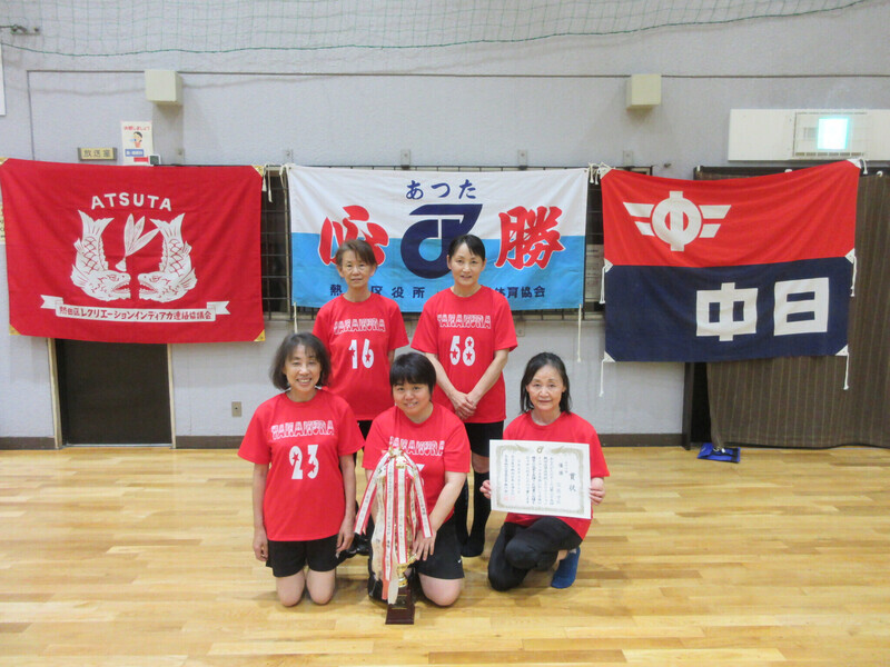 写真:女子の部優勝 高蔵学区の皆さん