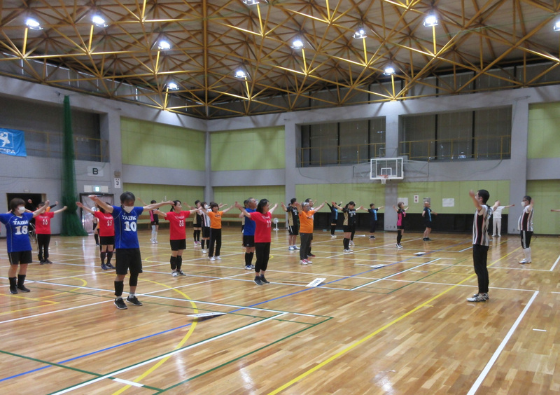 写真:準備運動の様子