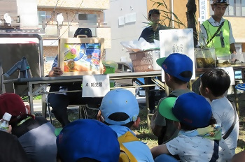 写真:紙芝居の様子