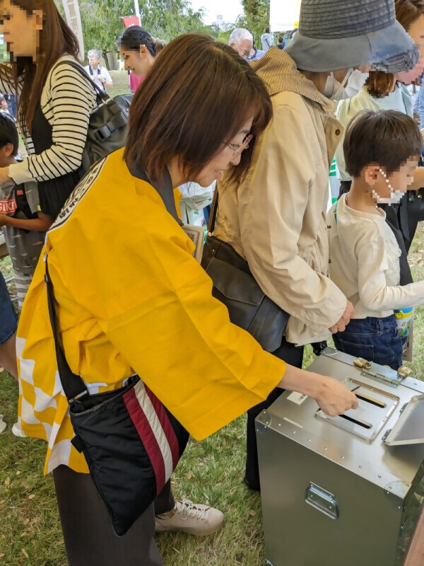 写真:熱田区長投票の様子