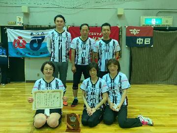写真:混合の部準優勝、旗屋学区の皆さん