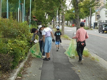 写真：大瀬子公園清掃の様子