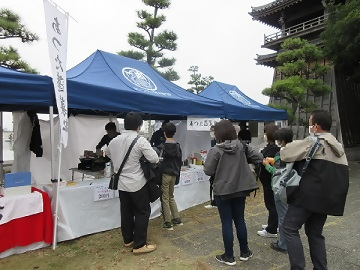 写真：宮の浜市の出店の様子
