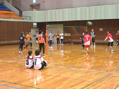 写真：第24回熱田区ソフトバレーボール大会の様子