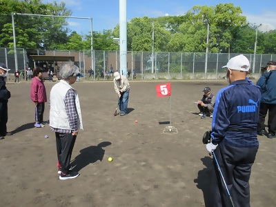 写真：第35回熱田区グラウンド・ゴルフ大会の様子