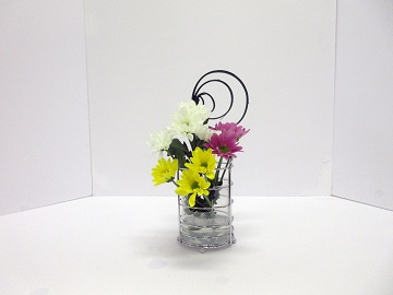 写真：黄色のスプレー菊を生けた後正面図